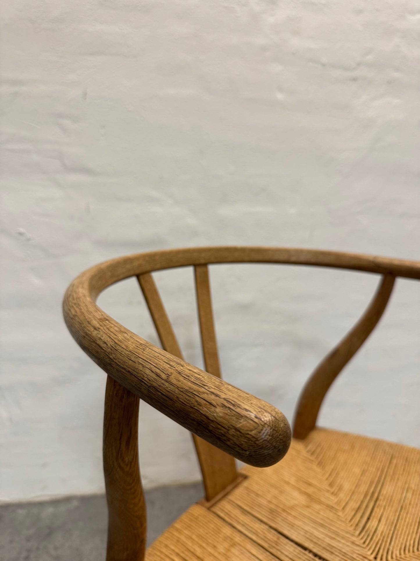 Hans J. Wegner ‘CH-24’ Carl Hansen & Søn.