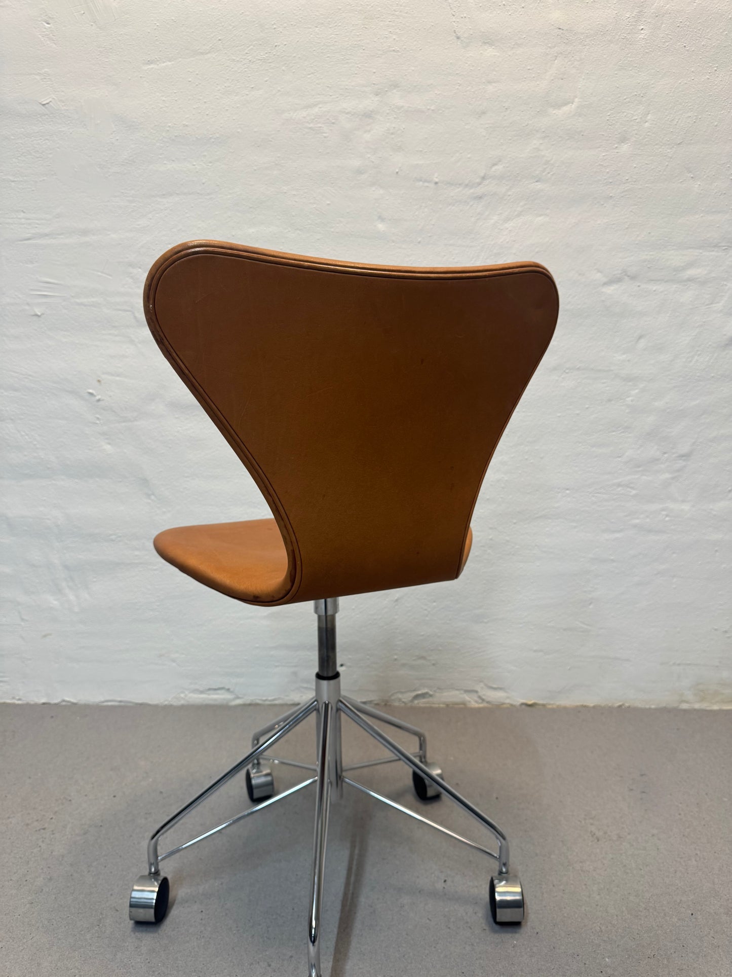 Arne Jacobsen ‘Syveren/3117’ Fritz Hansen.