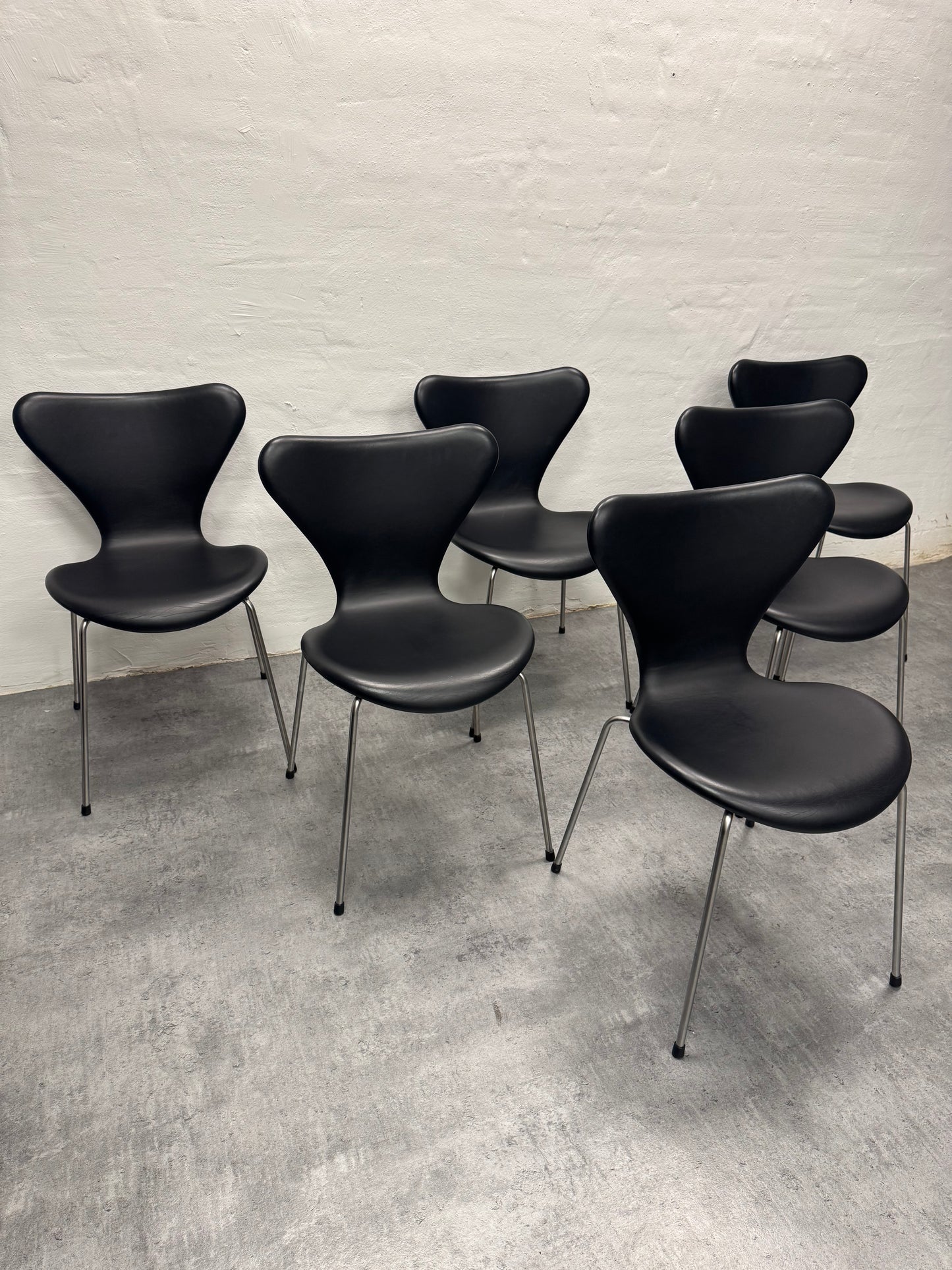 Brown Label, Arne Jacobsen ‘Syveren/3107’ Fritz Hansen.
