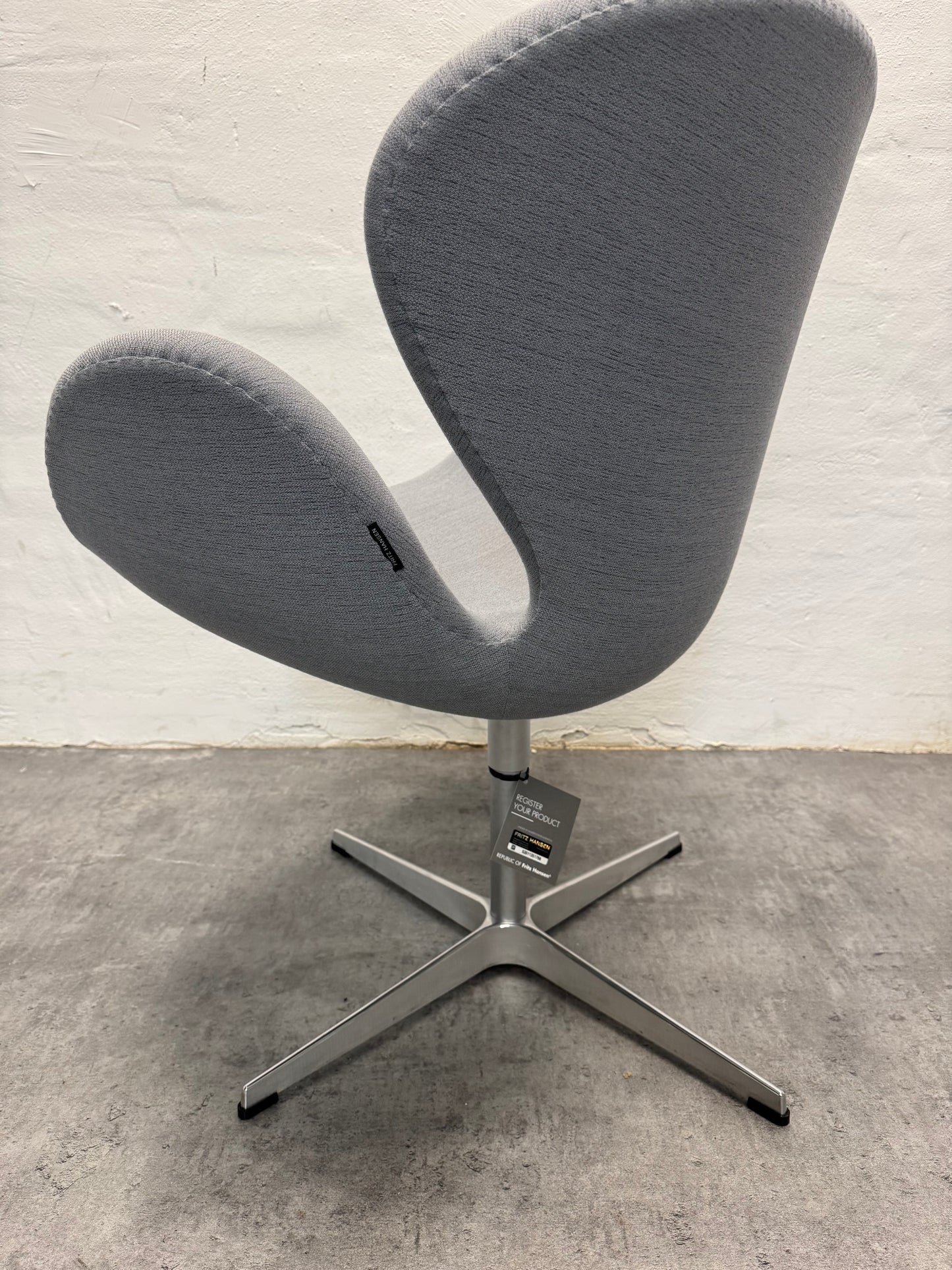 Som ny, Arne Jacobsen ‘Svanen’ Fritz Hansen, model: 3320, original polstring.