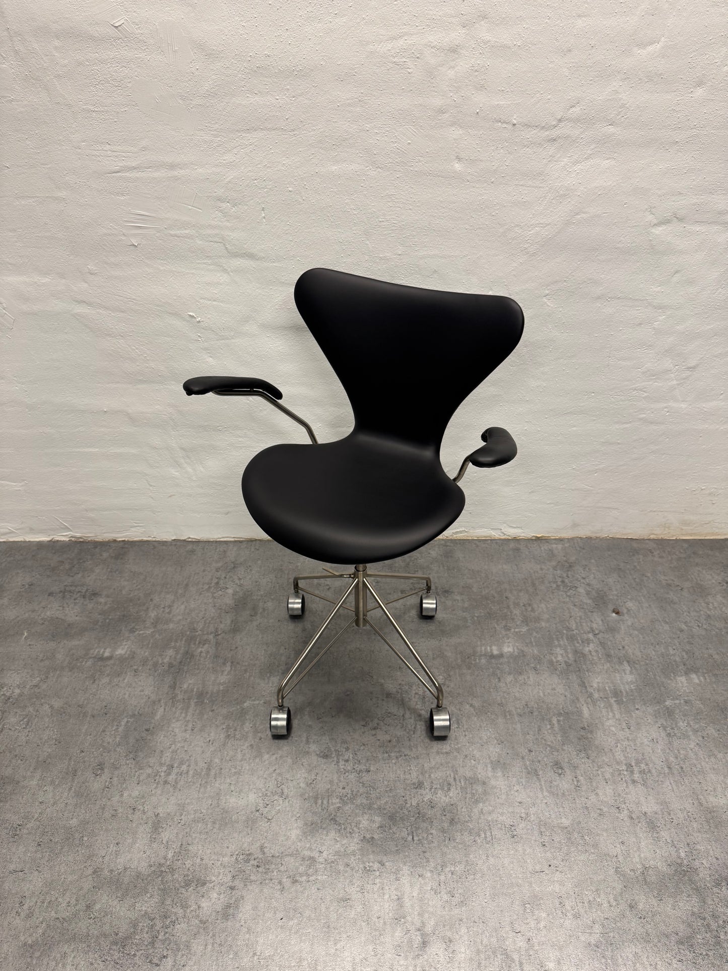 Arne Jacobsen ‘Syveren/3217’ Fritz Hansen.