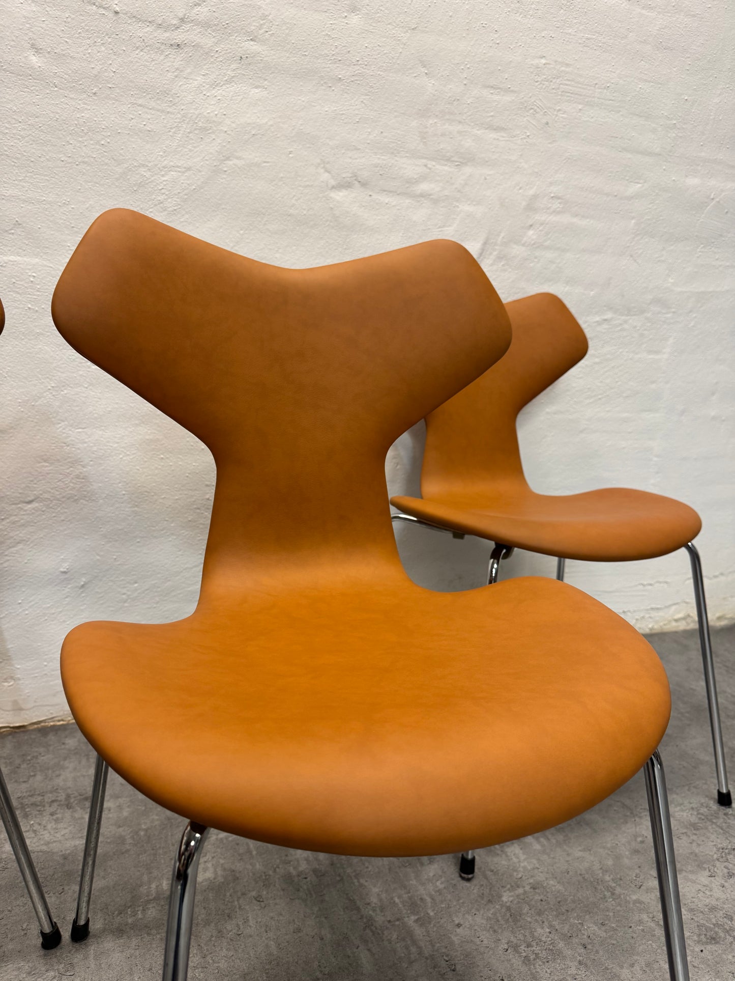 Nypolstret Arne Jacobsen ‘3130/Grand Prix’ Fritz Hansen.