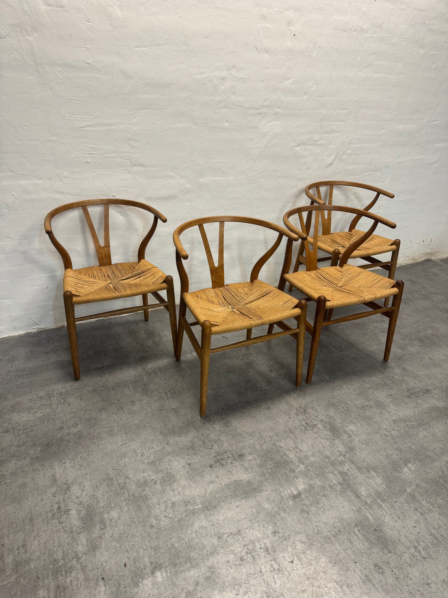 Eg, Hans J. Wegner ‘CH24/Y-stolen’ Carl Hansen & Søn.
