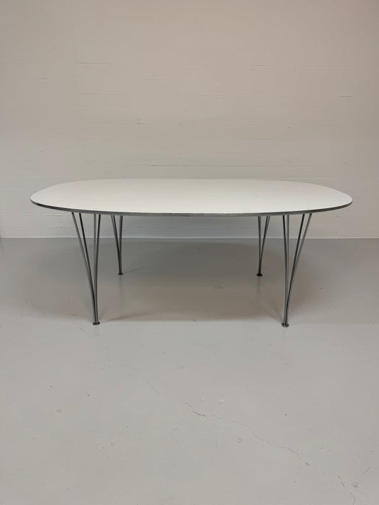 Piet Hein ‘Superellipse’ Fritz Hansen.
