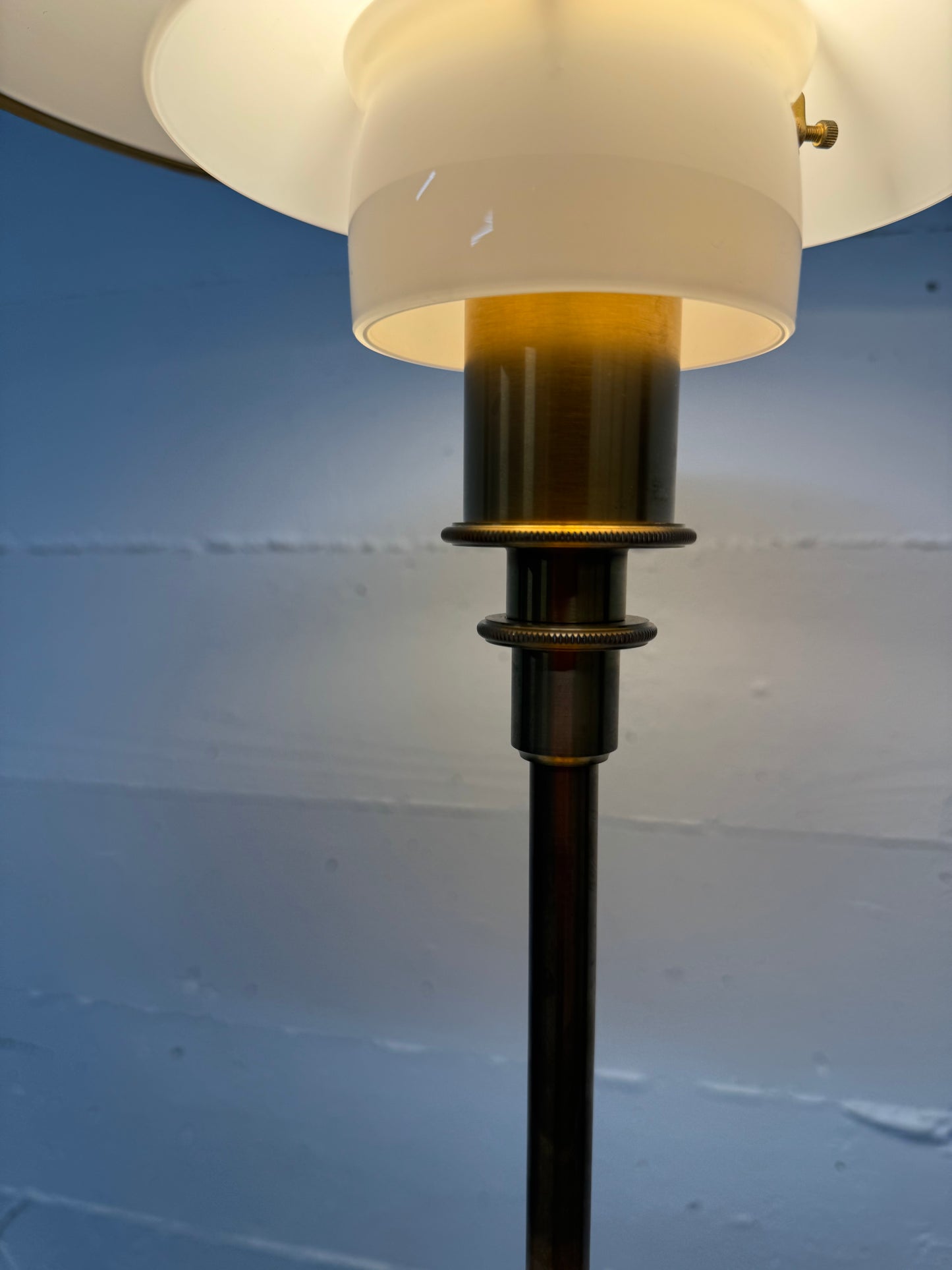 Poul Henningsen, “PH 3/2” Louis Poulsen.