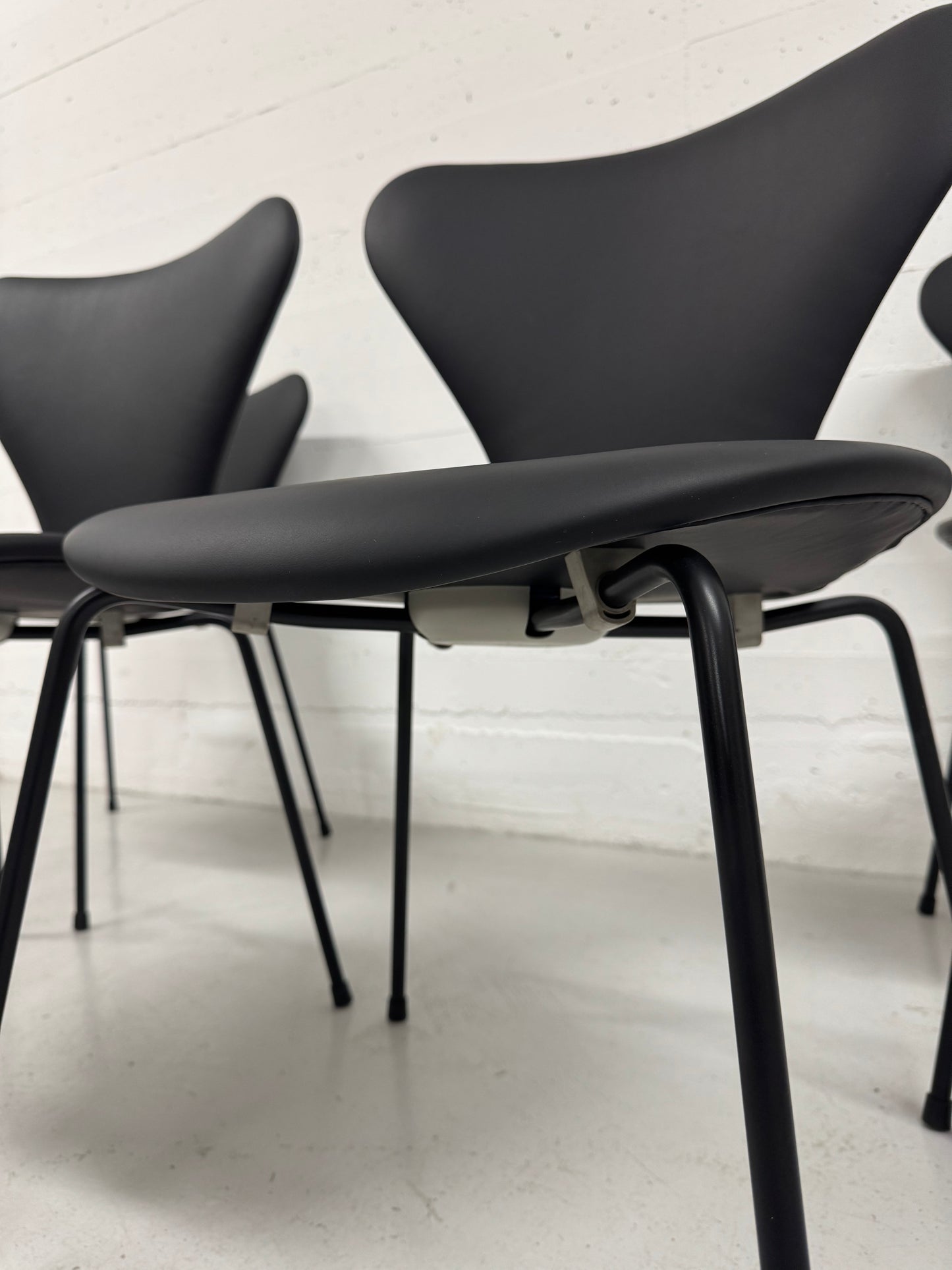 Nypolstret Arne Jacobsen ‘Syveren/3107’ Fritz Hansen.