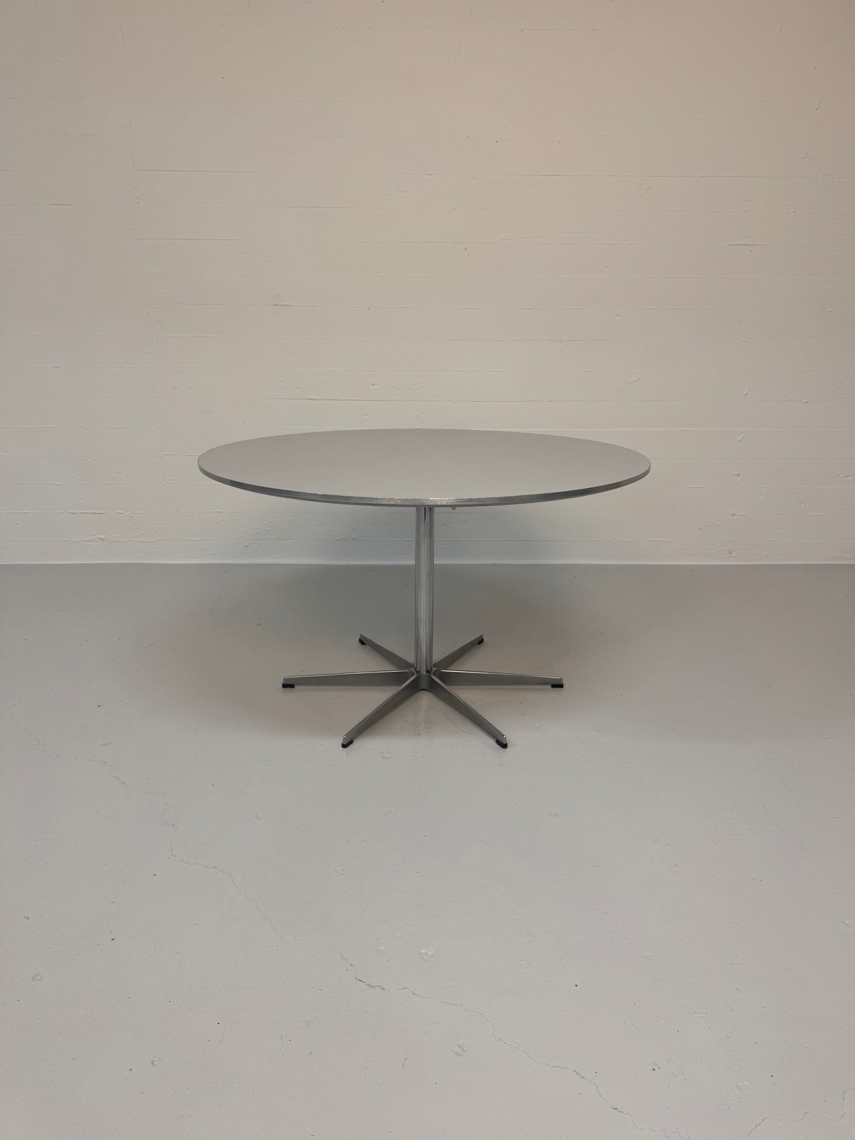 Arne Jacobsen ‘A825’ Fritz Hansen.