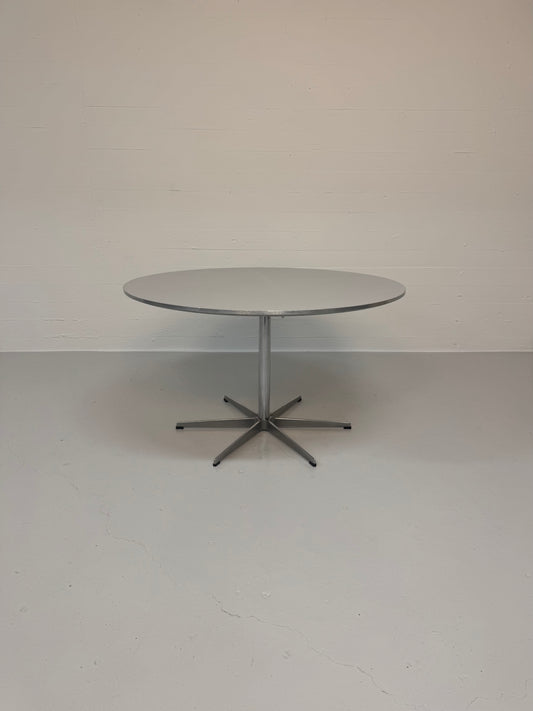 Arne Jacobsen ‘A825’ Fritz Hansen.