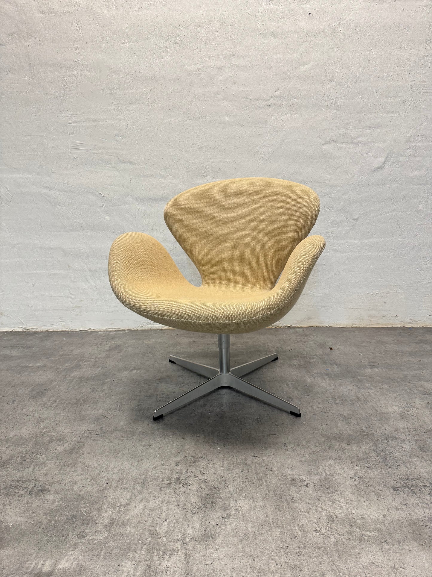 Arne Jacobsen ‘Svanen’ Fritz Hansen, original polstring.