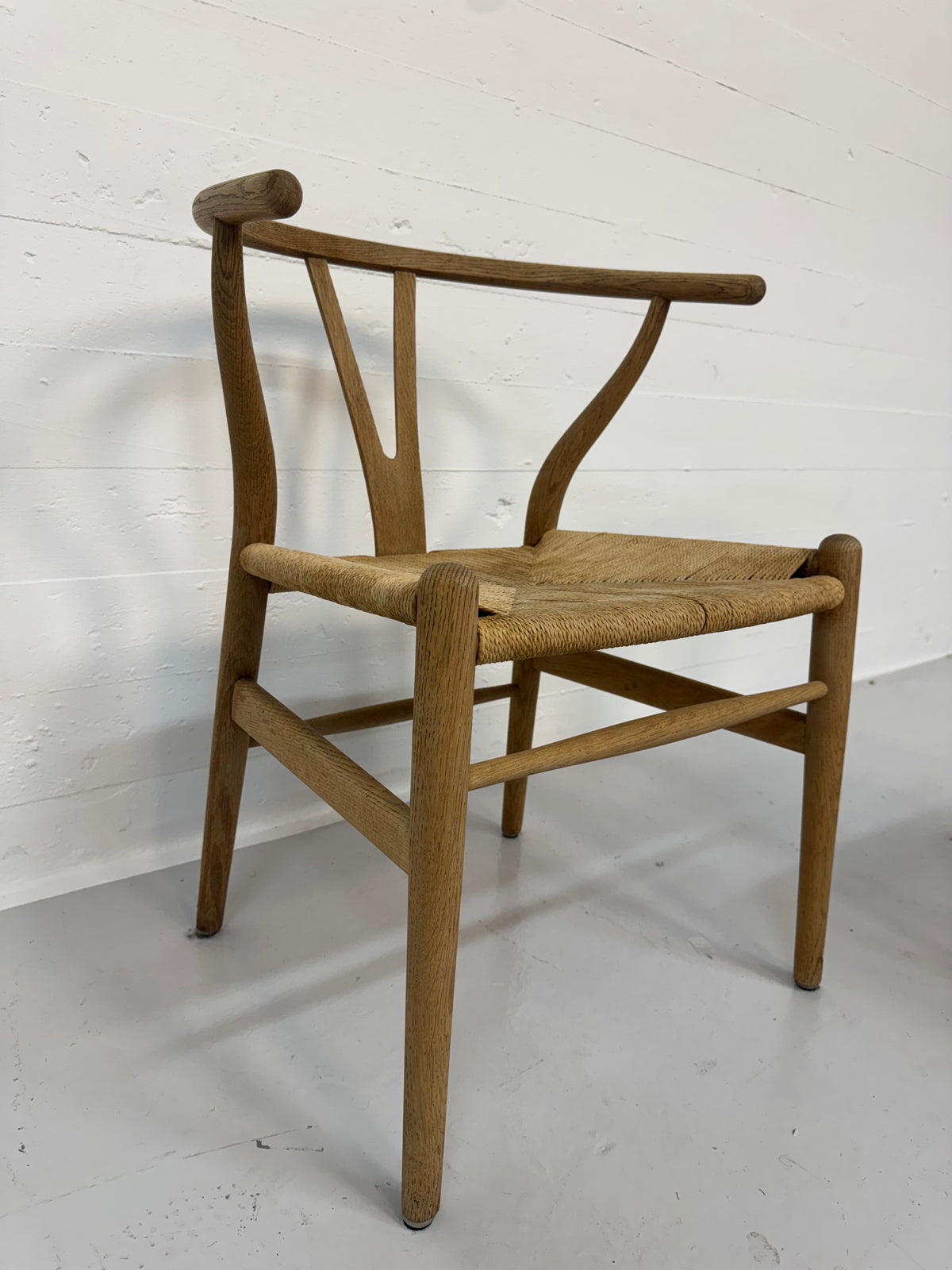Hans J. Wegner ‘CH-24’ Carl Hansen & Søn.