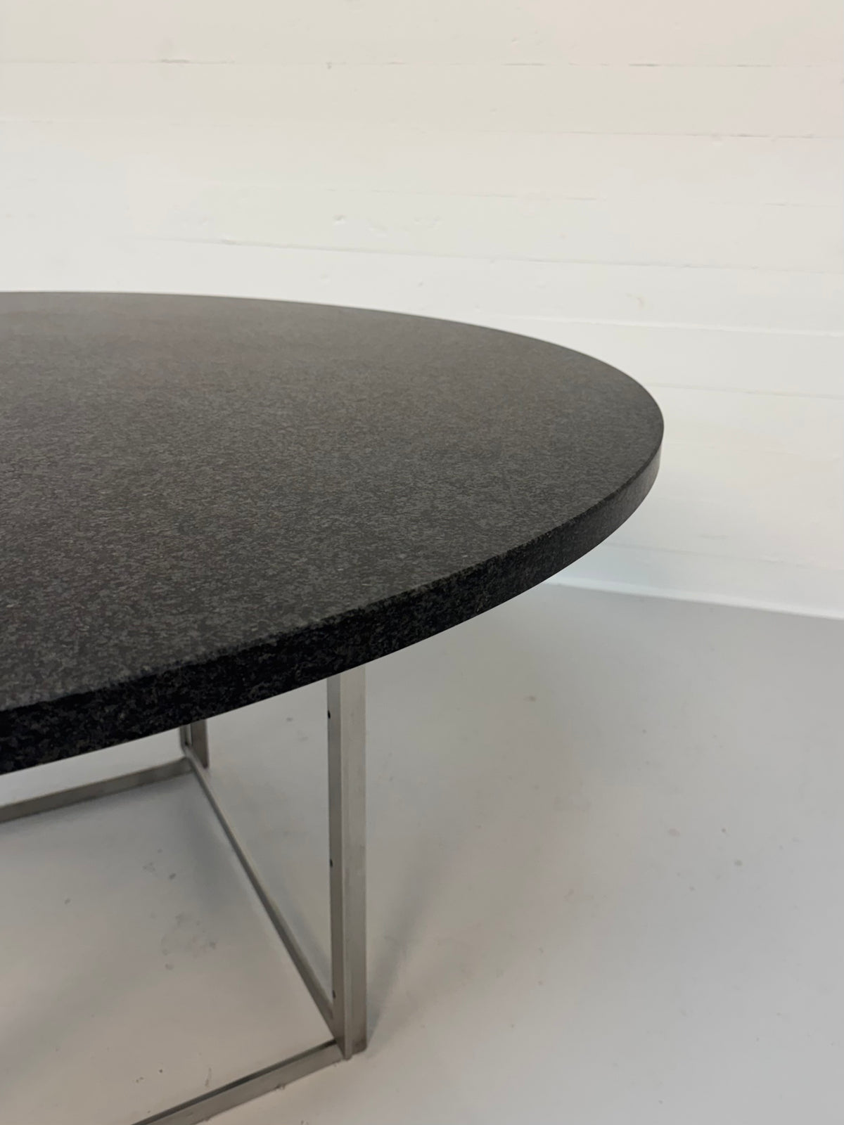 Poul Kjærholm ‘PK-54’ Fritz Hansen.