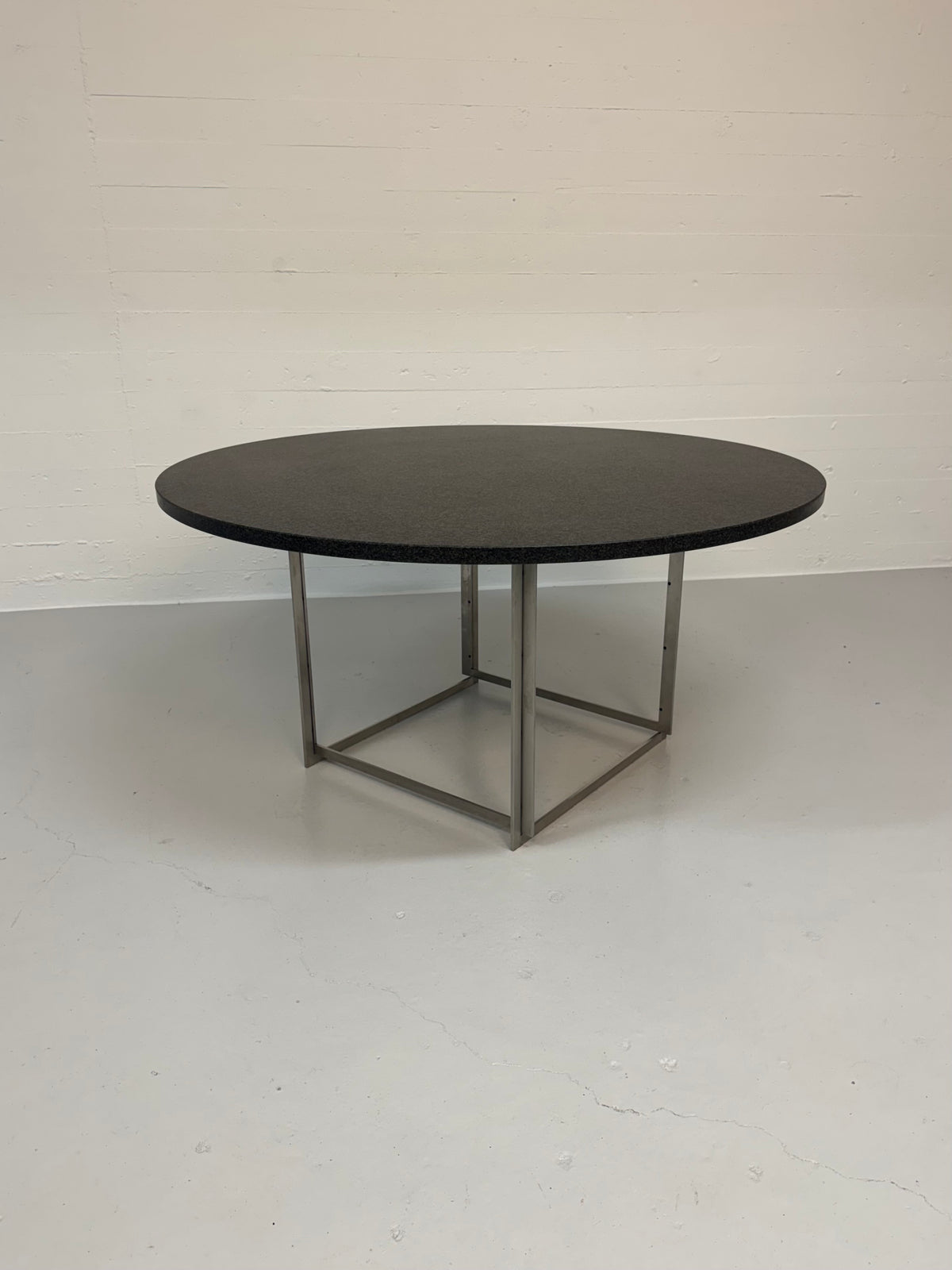 Poul Kjærholm ‘PK-54’ Fritz Hansen.
