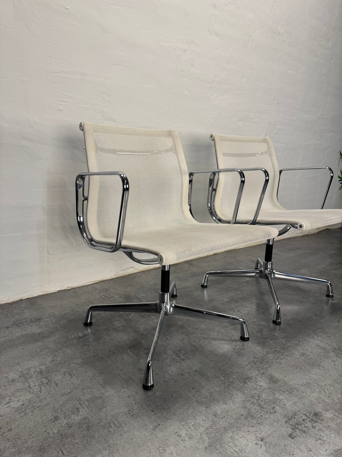 Charles Eames ‘EA107’ kontorstol, Vitra.