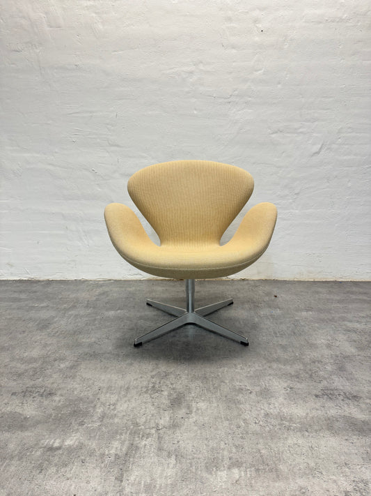 Arne Jacobsen ‘Svanen’ Fritz Hansen, original polstring.