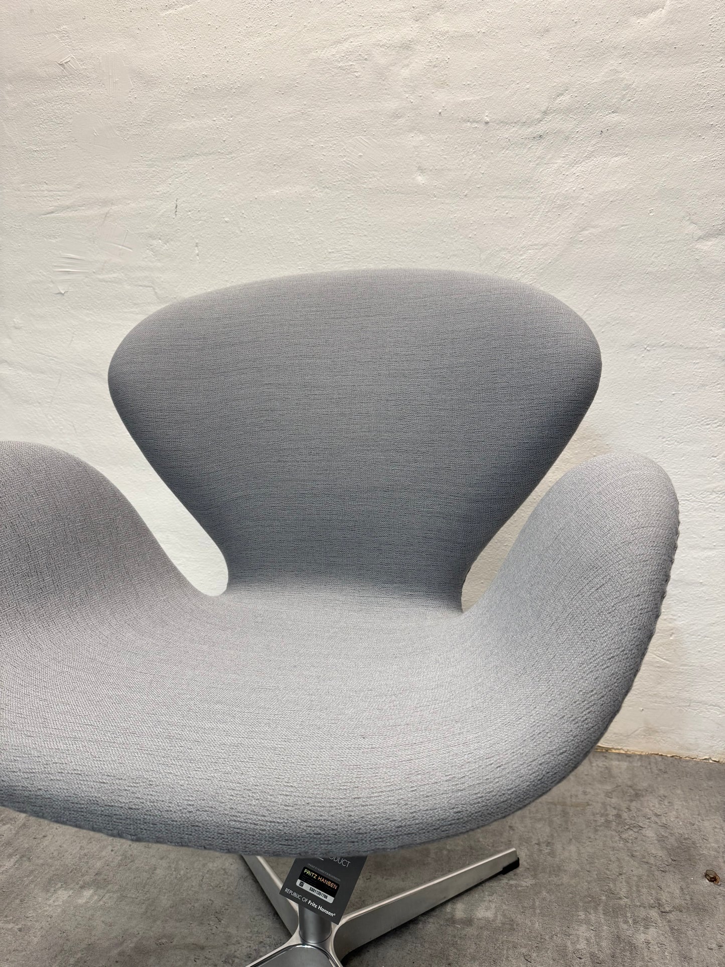 Som ny, Arne Jacobsen ‘Svanen’ Fritz Hansen, model: 3320, original polstring.