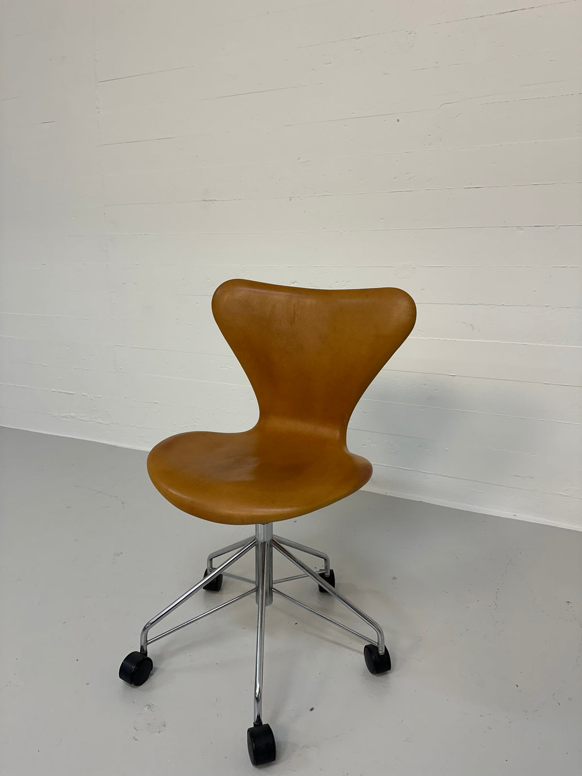 Arne Jacobsen ‘3117’ Fritz Hansen.