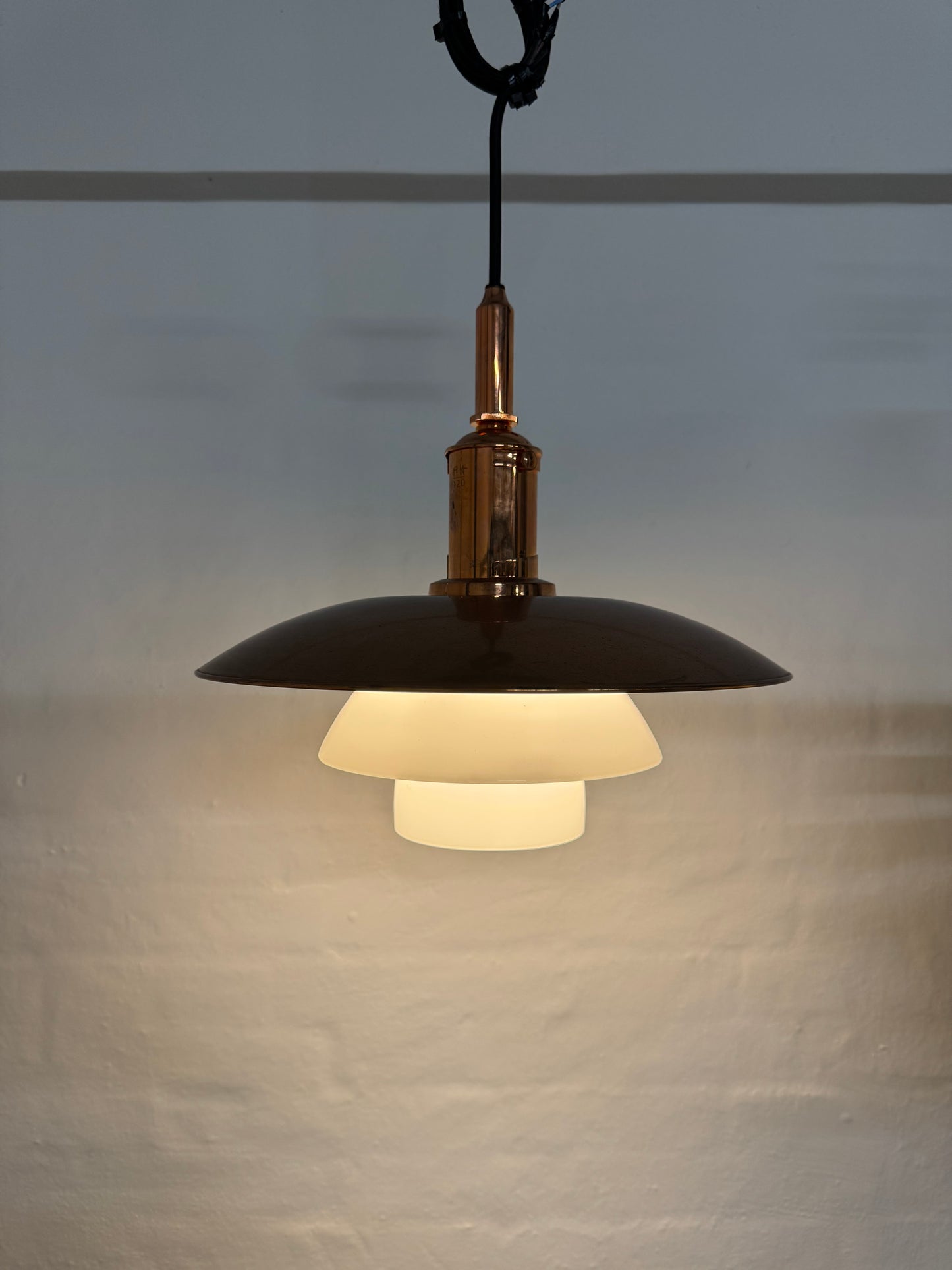 Poul Henningsen, “PH 3½-3” Louis Poulsen.