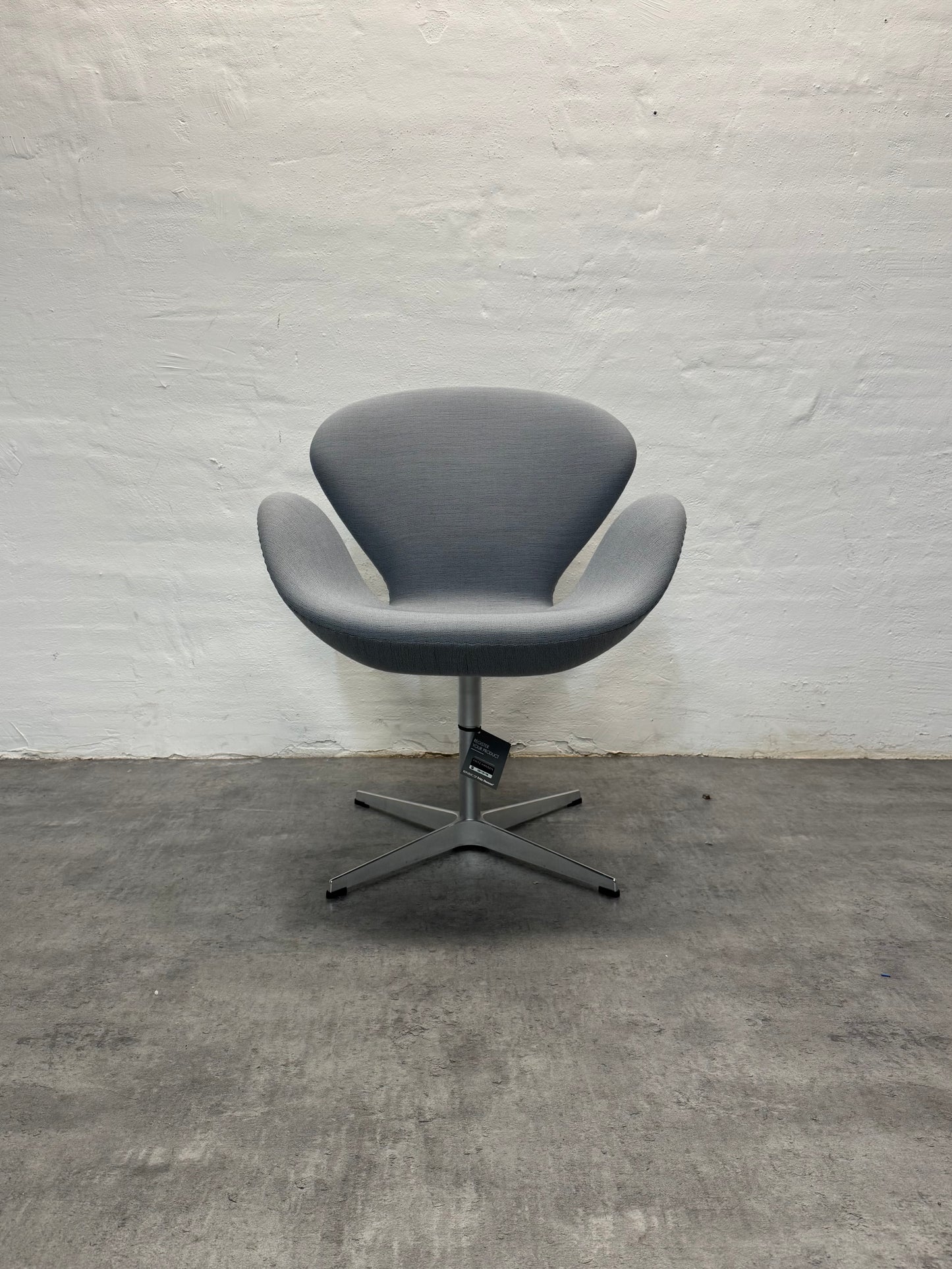 Som ny, Arne Jacobsen ‘Svanen’ Fritz Hansen, model: 3320, original polstring.