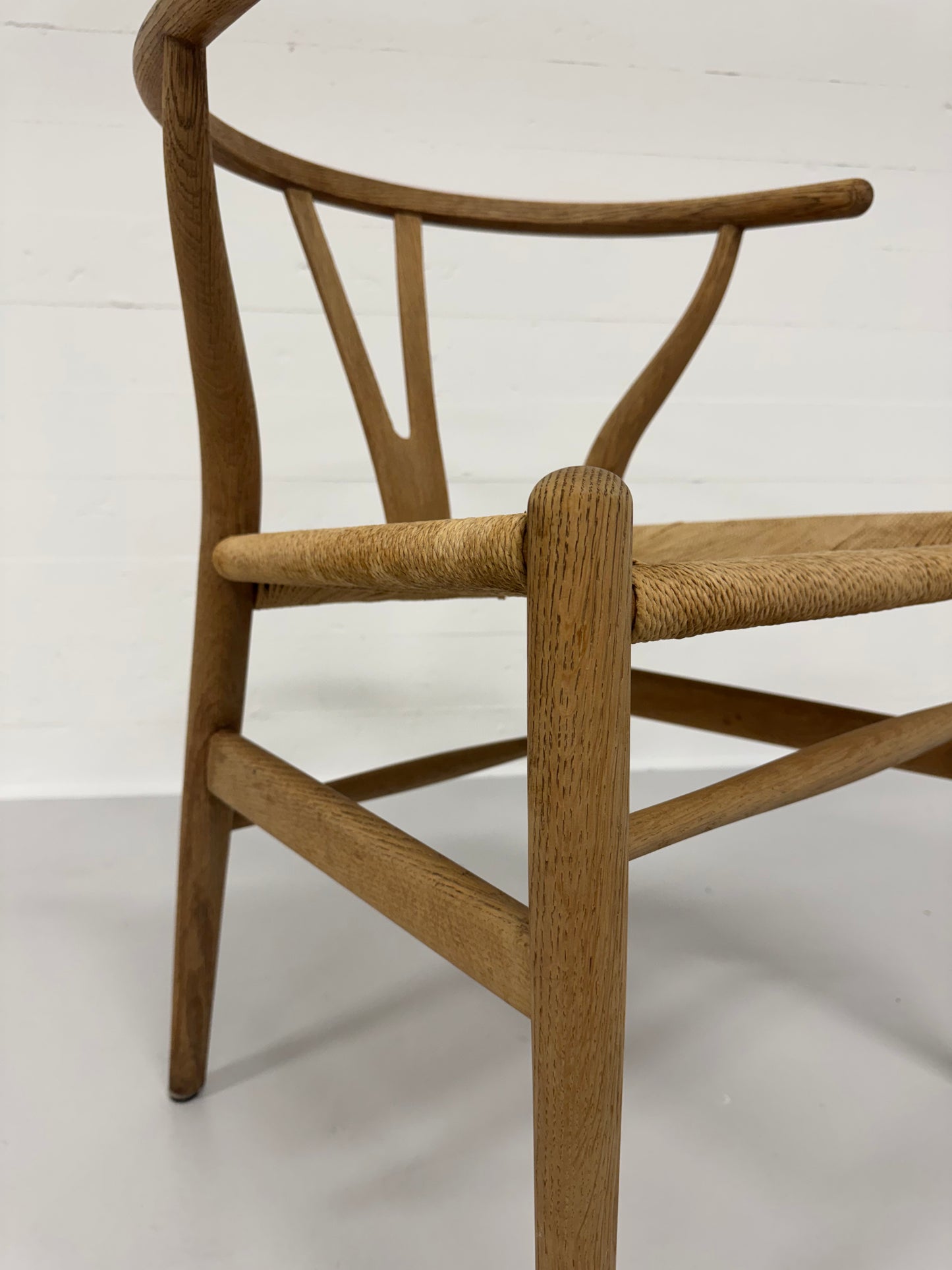 Hans J. Wegner ‘CH-24’ Carl Hansen & Søn.