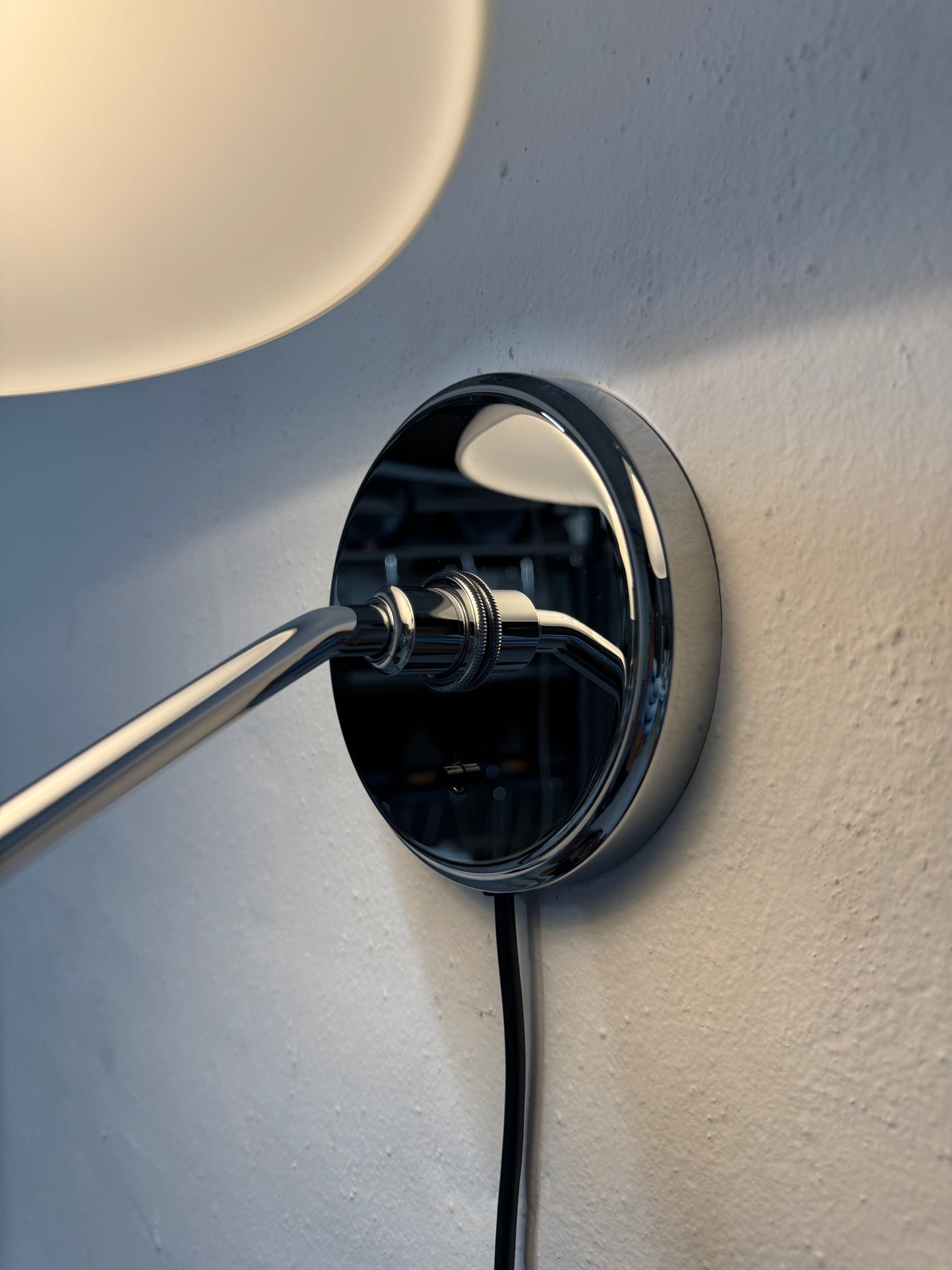 Poul Henningsen, “PH 3/2 væglampe” Louis Poulsen.