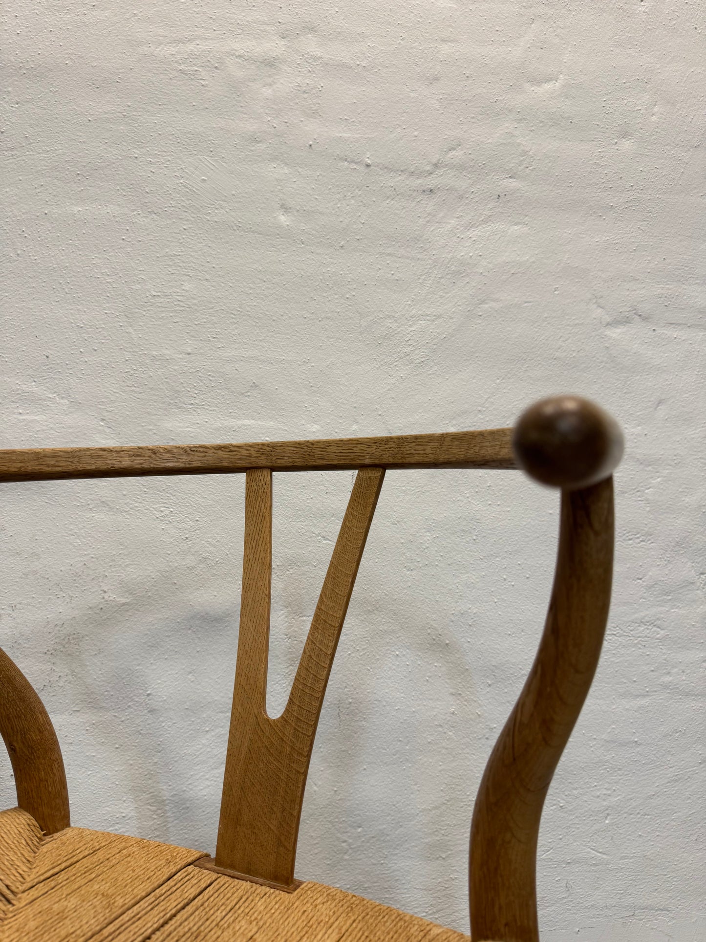 Hans J. Wegner ‘CH-24’ Carl Hansen & Søn.