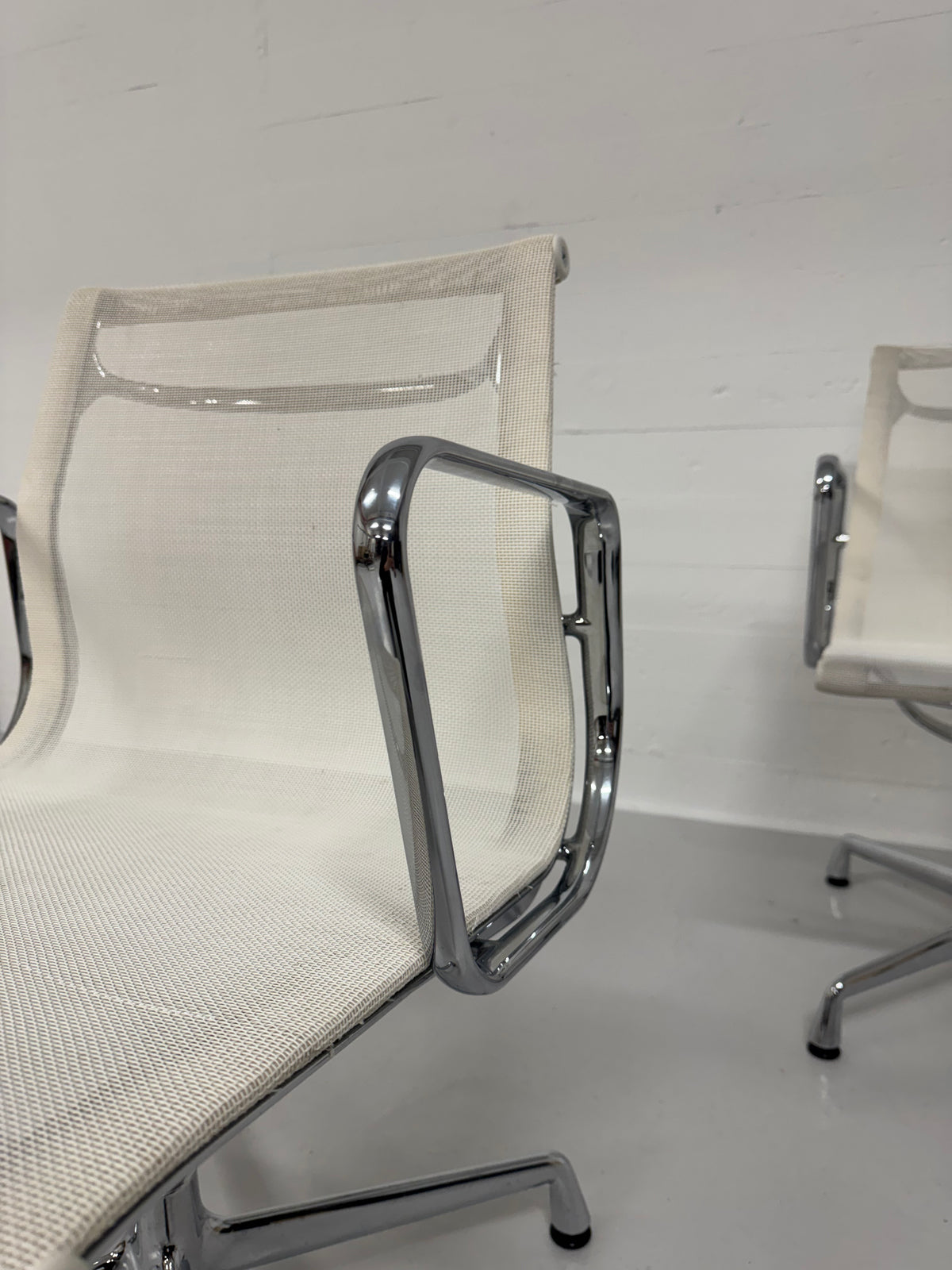 Charles Eames ‘EA-108’ Vitra.
