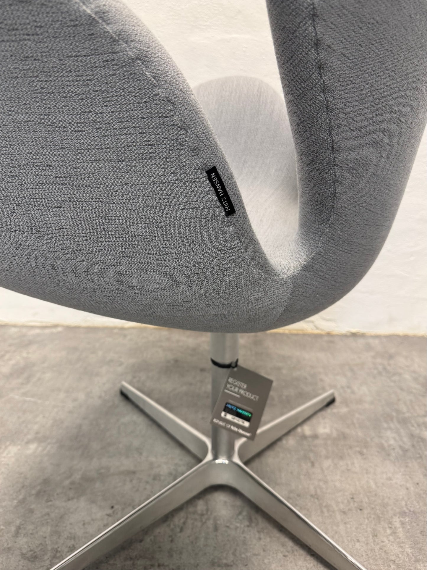 Som ny, Arne Jacobsen ‘Svanen’ Fritz Hansen, model: 3320, original polstring.