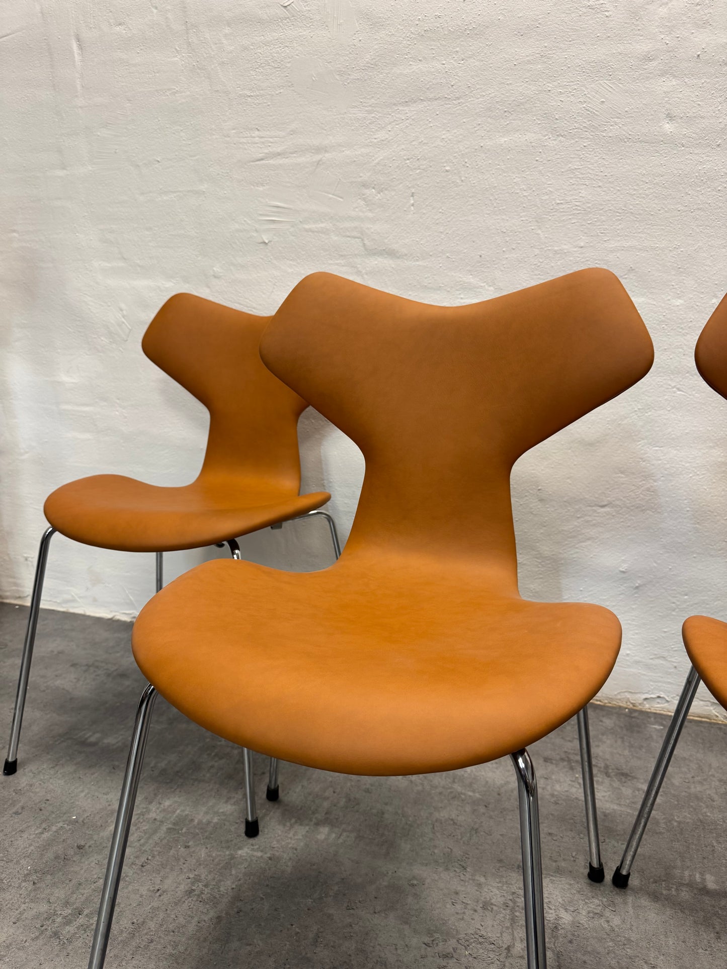 Nypolstret Arne Jacobsen ‘3130/Grand Prix’ Fritz Hansen.