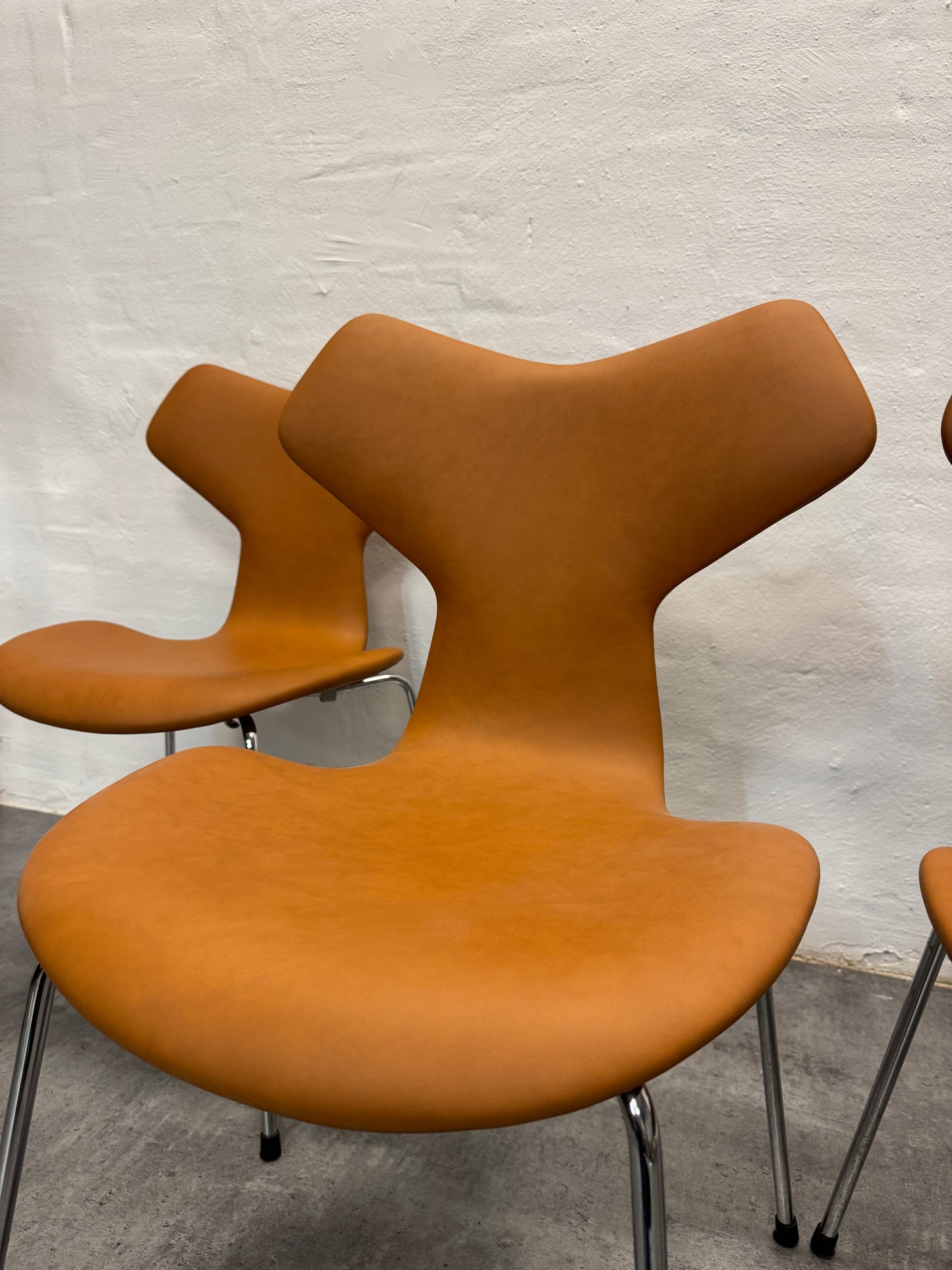 Nypolstret Arne Jacobsen ‘3130/Grand Prix’ Fritz Hansen.