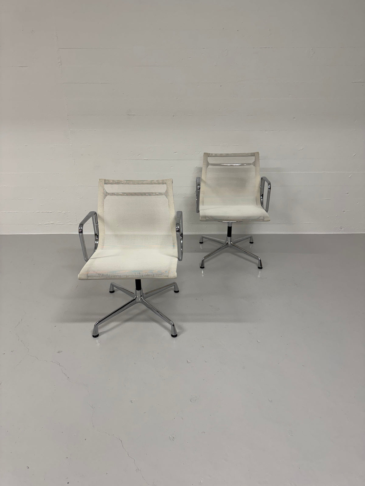 Charles Eames ‘EA-108’ Vitra.