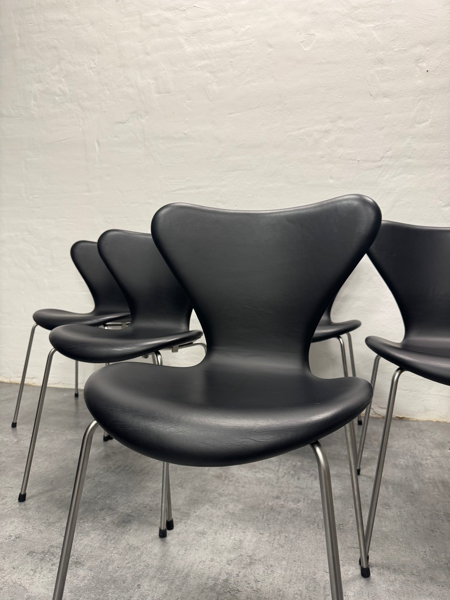Brown Label, Arne Jacobsen ‘Syveren/3107’ Fritz Hansen.