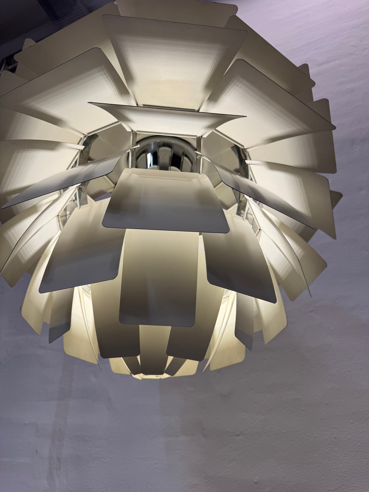 Poul Henningsen ‘Koglen’ Ø72 cm, hvid.