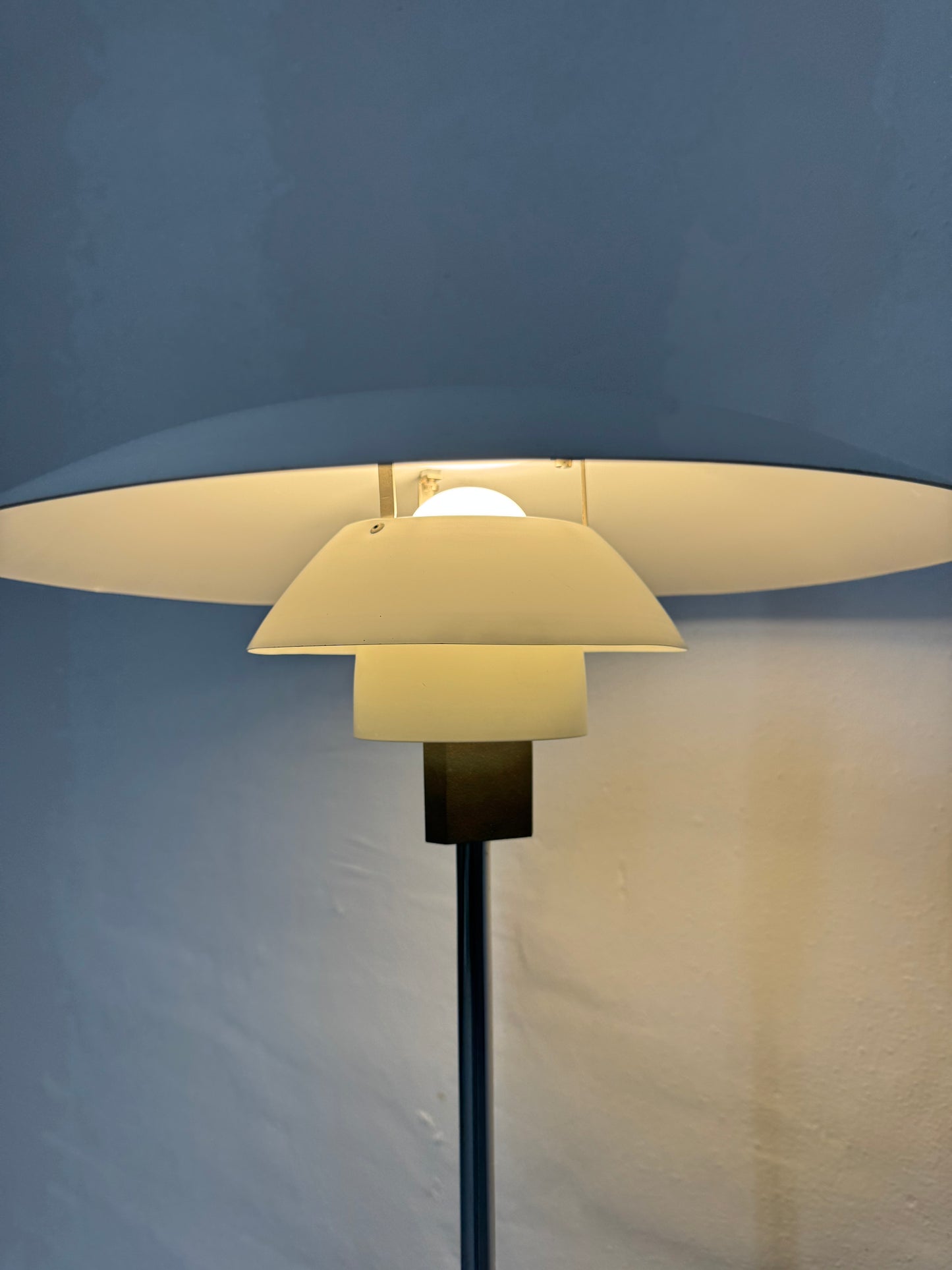 Poul Henningsen, “PH 4/3” Louis Poulsen.