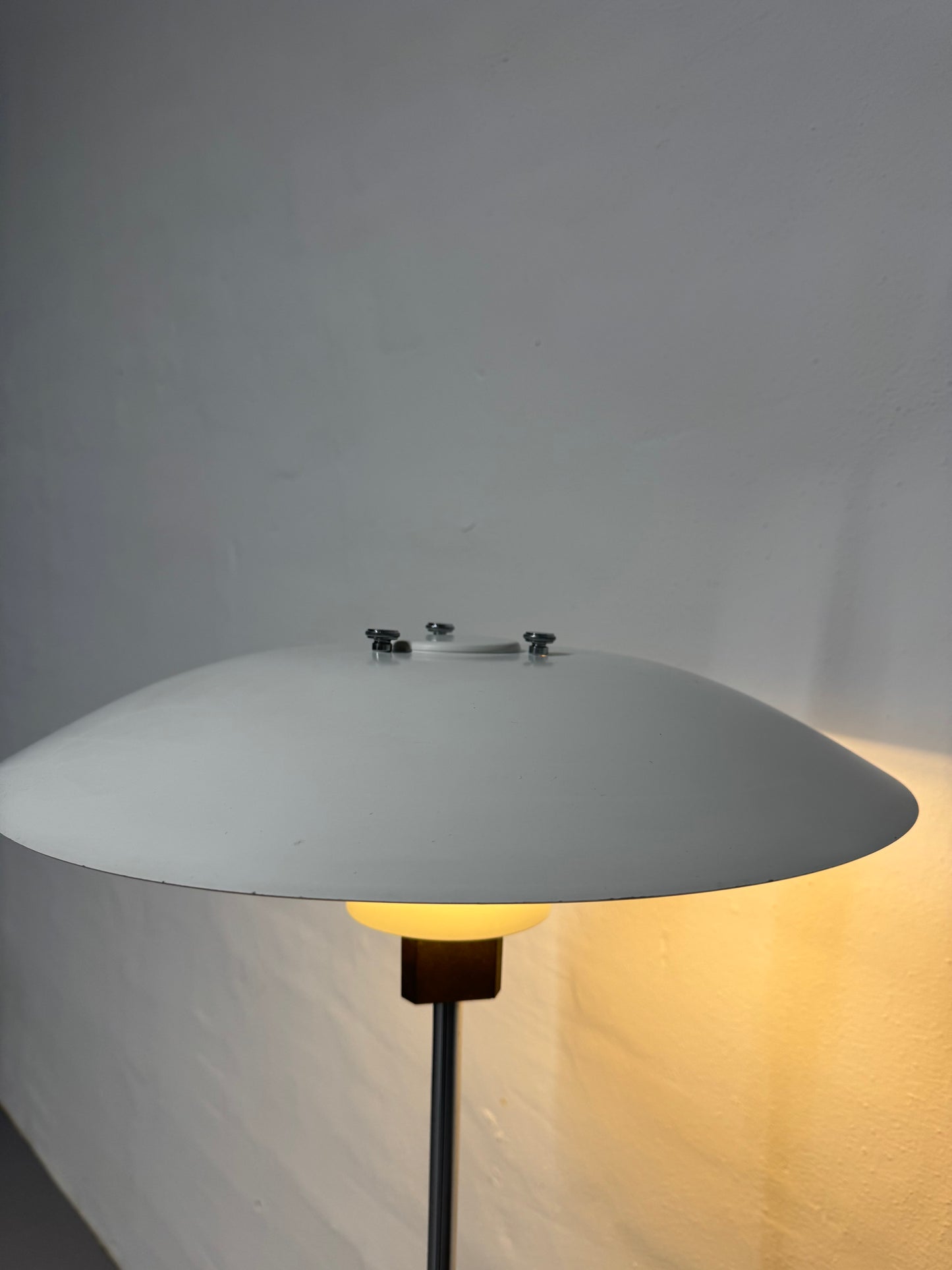 Poul Henningsen, “PH 4/3” Louis Poulsen.