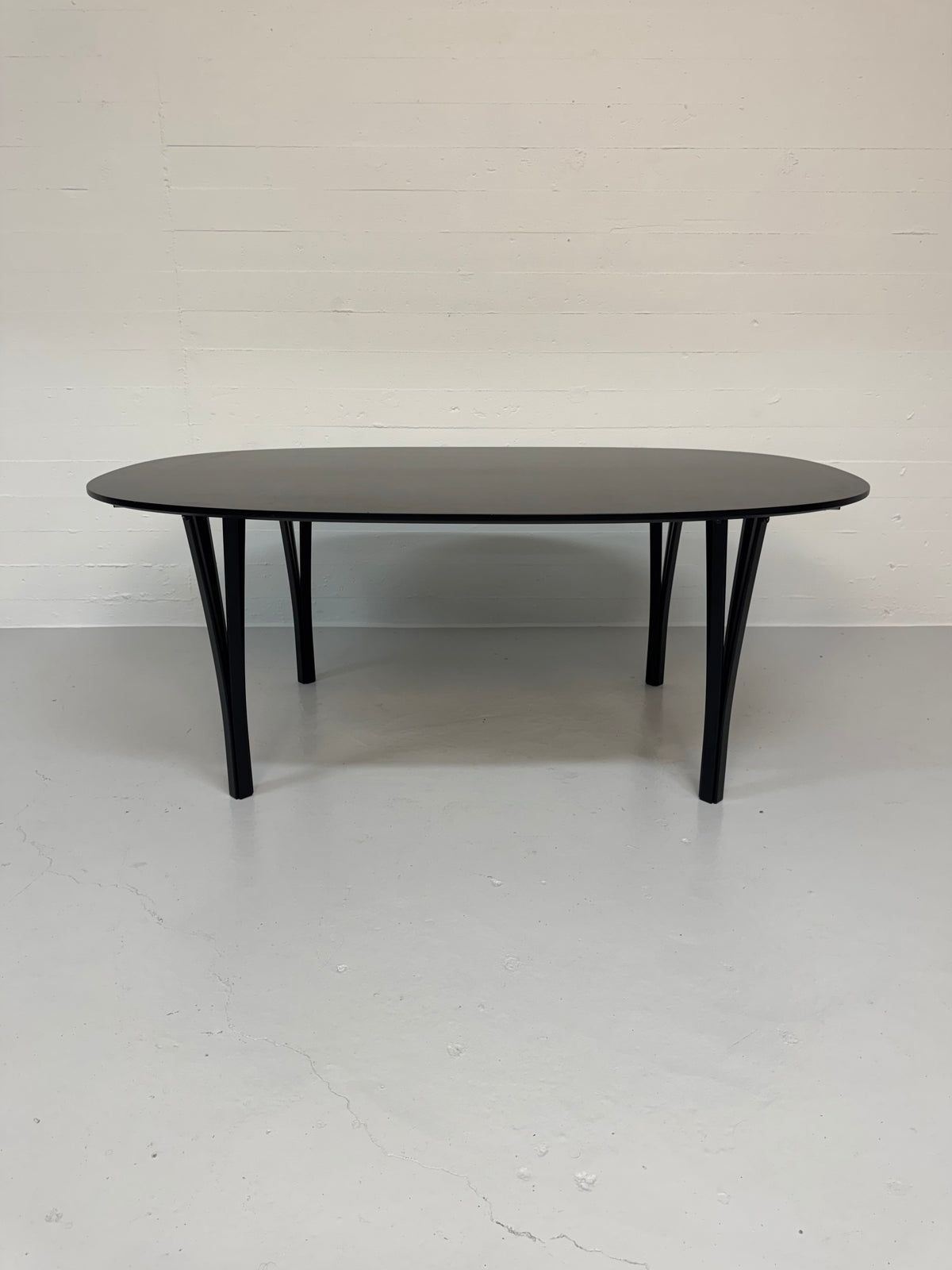 Piet Hein ‘Superellipse’ Fritz Hansen.