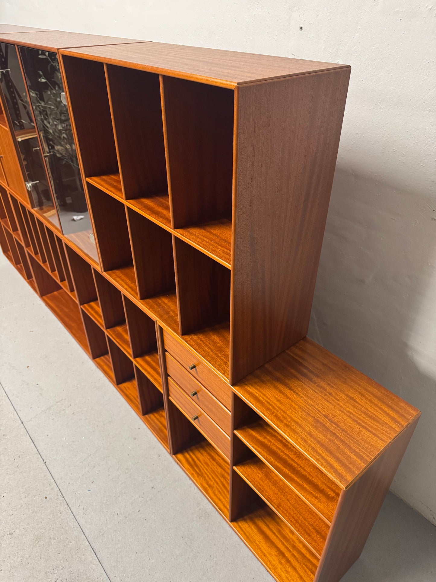 Peter J. Lassen, Montana reolmoduler.