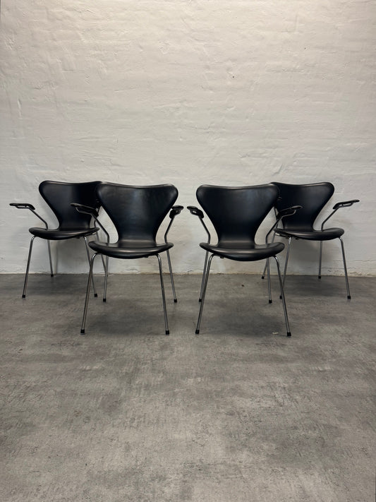 Arne Jacobsen ‘3207’ Fritz Hansen.