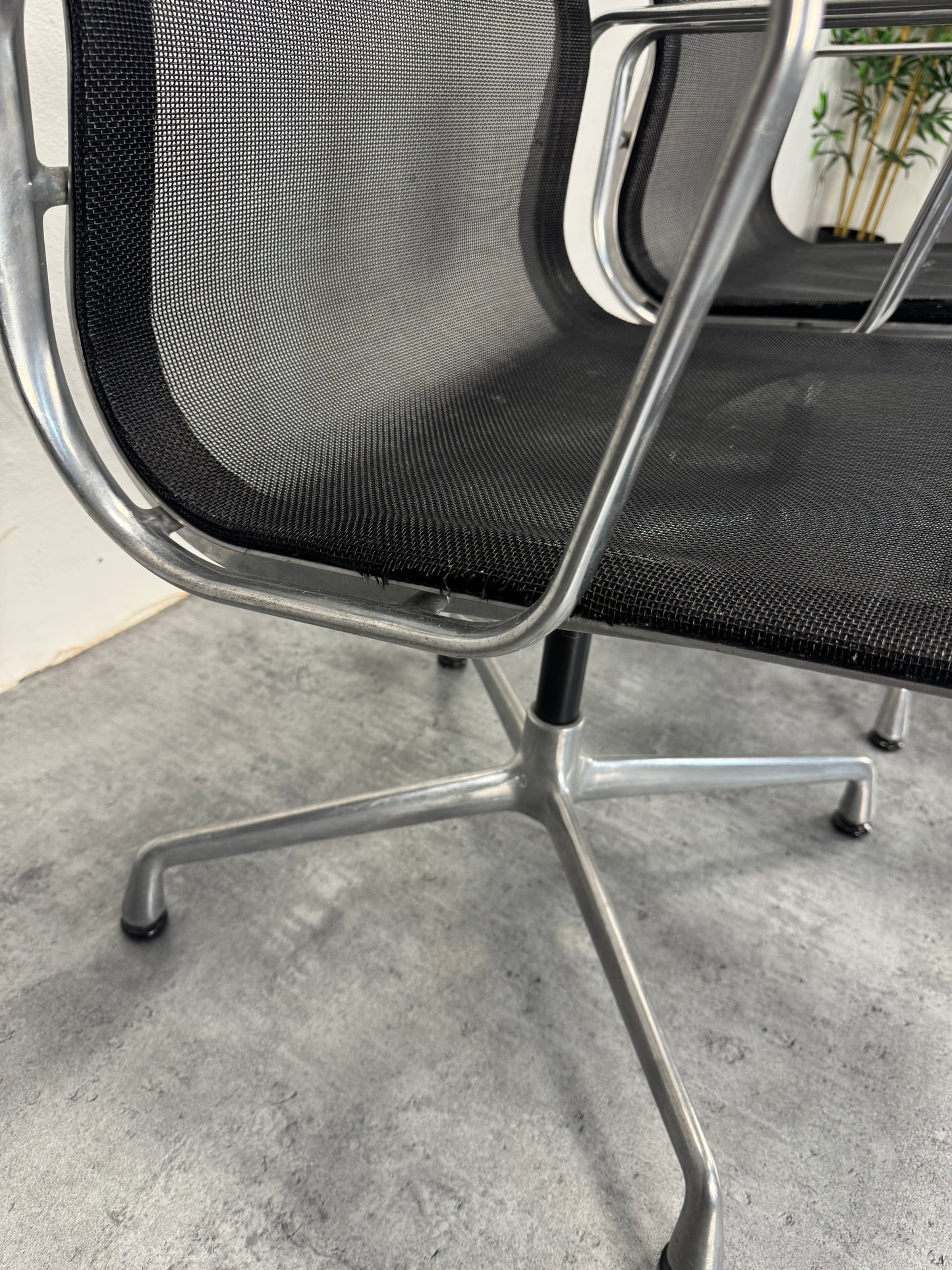 Charles Eames ‘EA107’ kontorstol, Vitra.