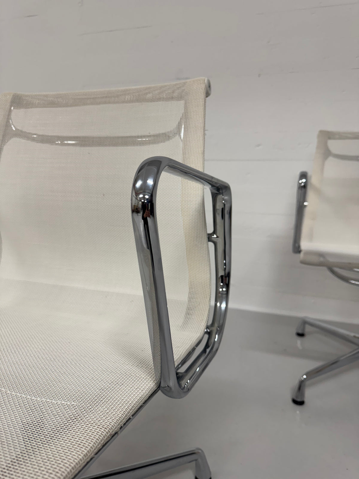 Charles Eames ‘EA-108’ Vitra.