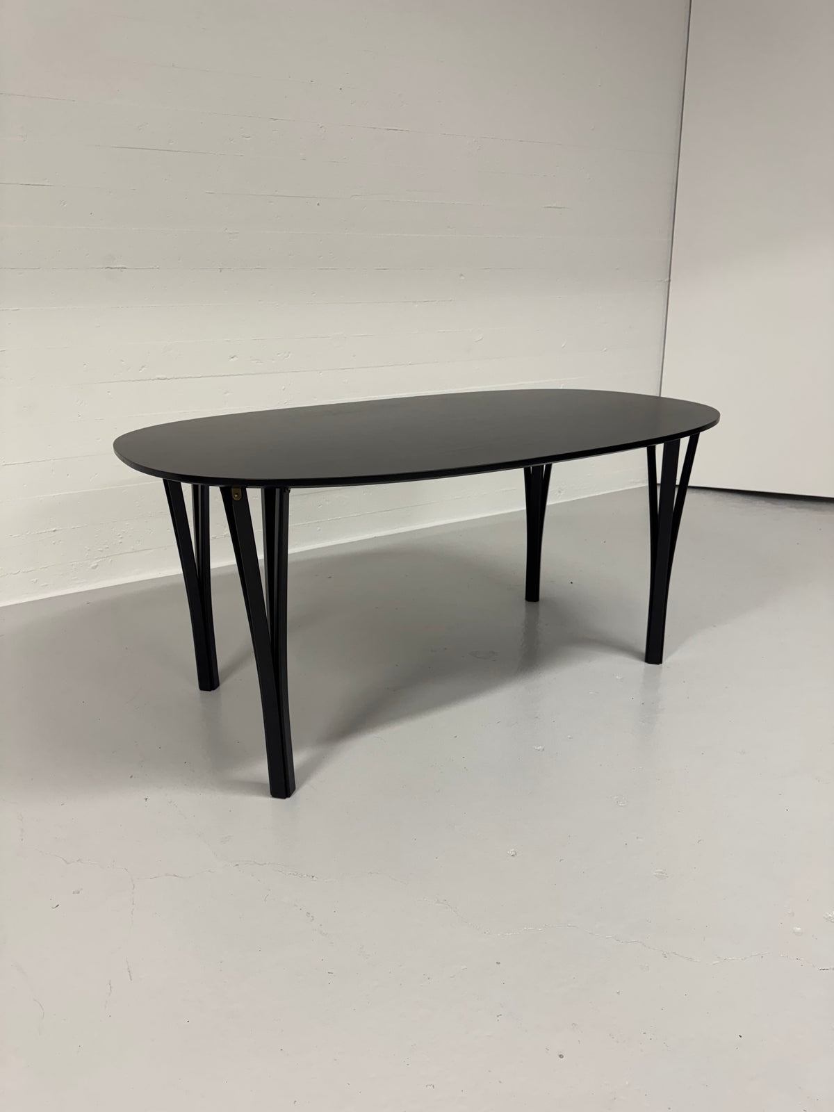 Piet Hein ‘Superellipse’ Fritz Hansen.