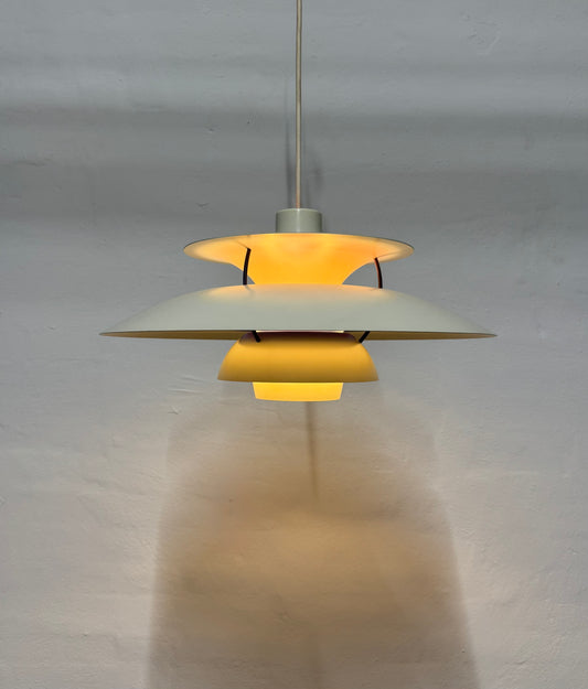 Poul Henningsen, “PH 5” Louis Poulsen.