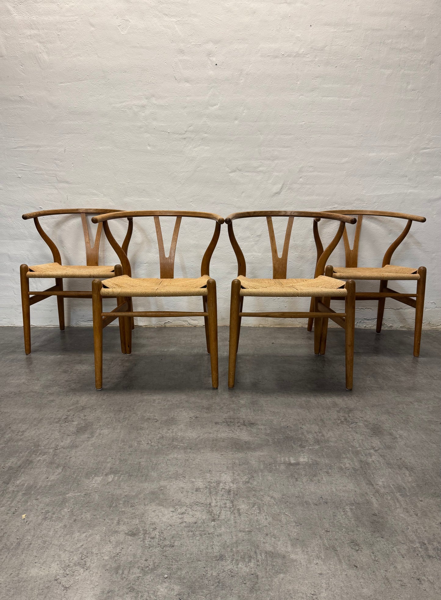 Egetræ, Hans J. Wegner ‘CH-24’ Carl Hansen & Søn.