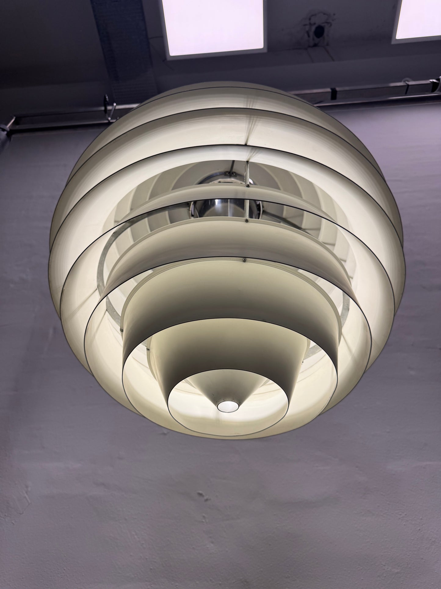 Poul Henningsen “Louvre” Fritz Hansen, Ø60 cm.