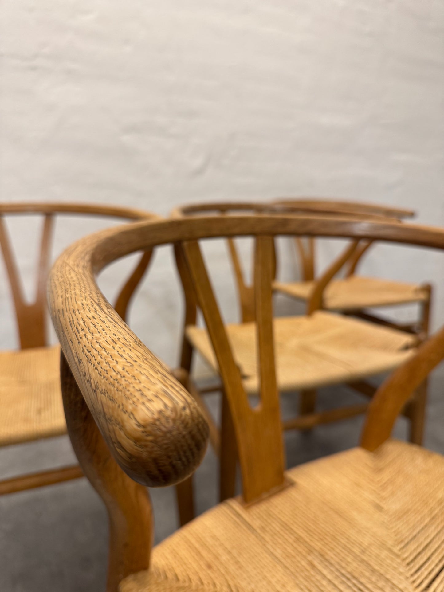 Egetræ, Hans J. Wegner ‘CH-24’ Carl Hansen & Søn.