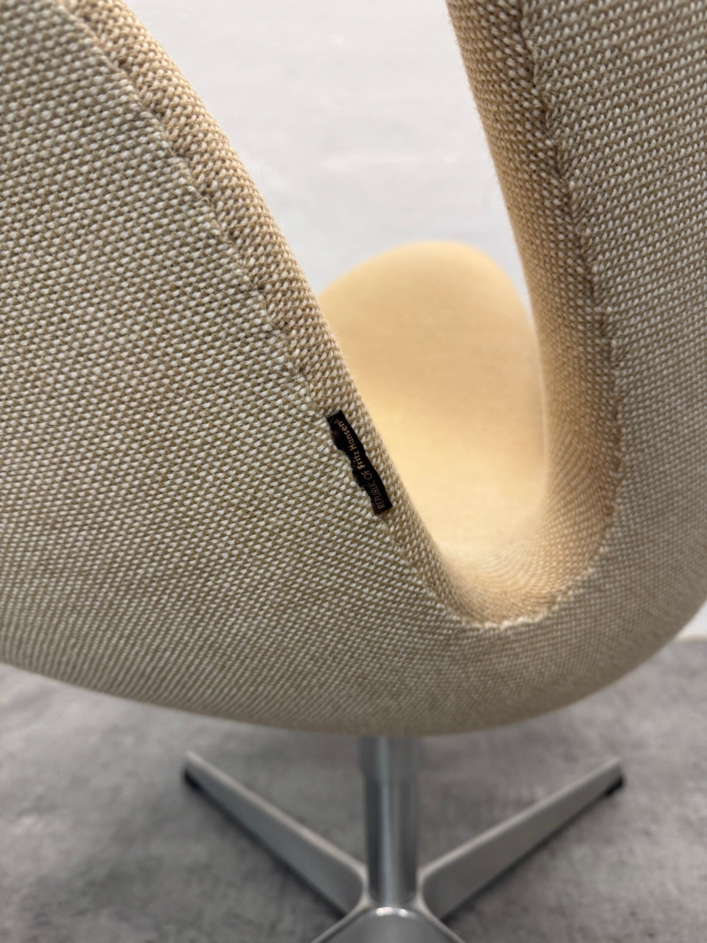 Arne Jacobsen ‘Svanen’ Fritz Hansen, original polstring.