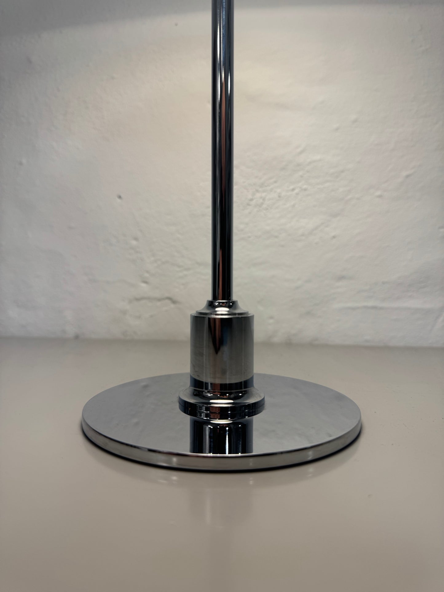 Poul Henningsen, “PH 2/1” Louis Poulsen.