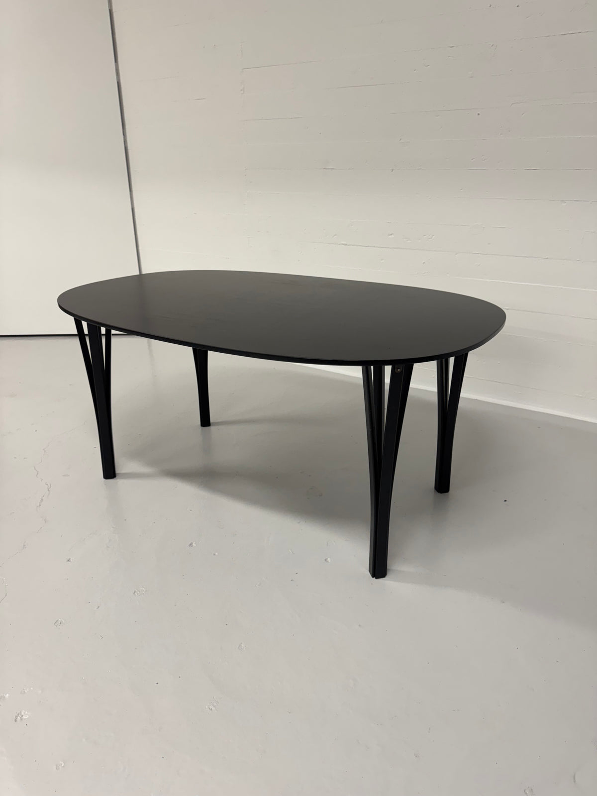 Piet Hein ‘Superellipse’ Fritz Hansen.