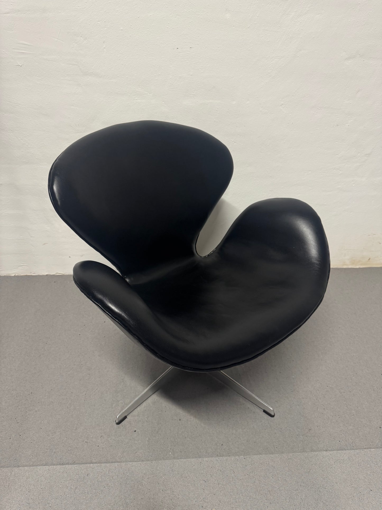 Arne Jacobsen ‘Svanen’ Fritz Hansen, model: 3320.