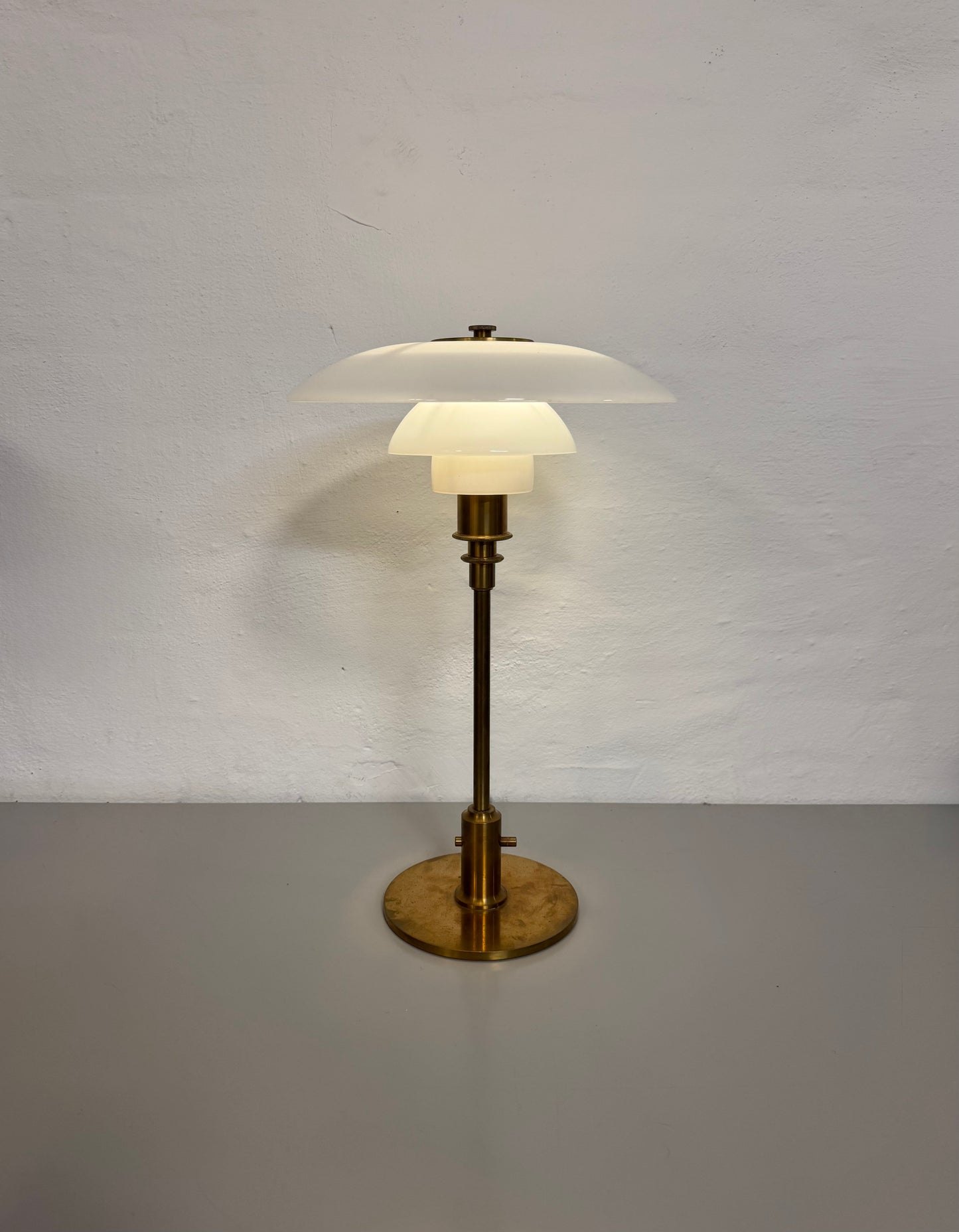 Poul Henningsen, “PH 3/2” Louis Poulsen.