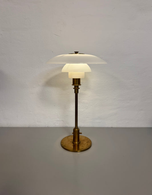 Poul Henningsen, “PH 3/2” Louis Poulsen.
